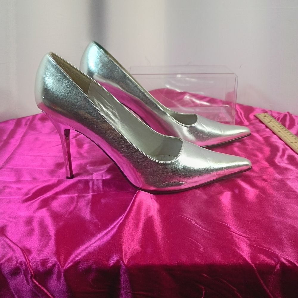 Frederick’s of Hollywood Women's SZ 12 M Silver Heels . Condition is Pre-owned - Picture 8 of 9